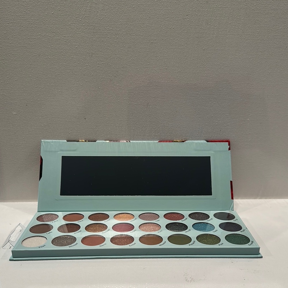 Beauty Evolved Modern Classics (24) Eyeshadow Palette in case with Mirror.